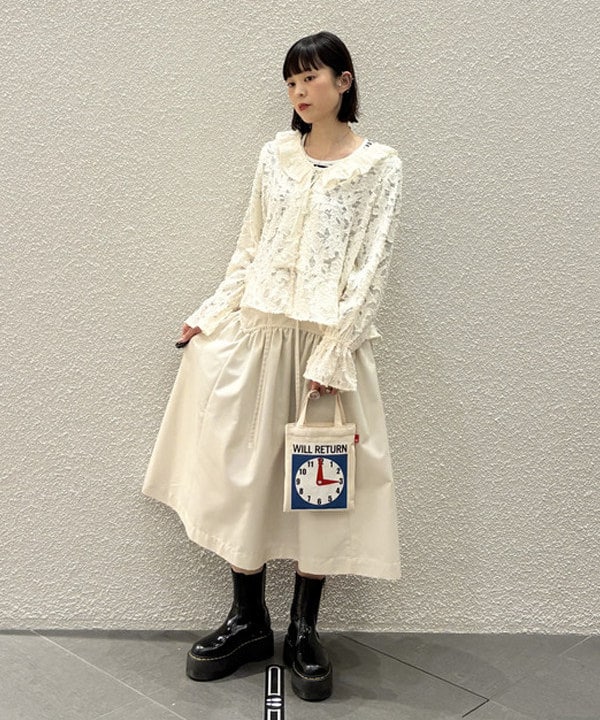 りかちょび/岸本梨佳さんの「ジャカード フリルカラー ペプラム ブラウス」を使ったコーディネート