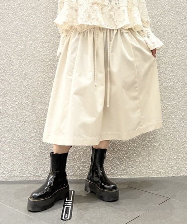 りかちょび/岸本梨佳さんの「ジャカード フリルカラー ペプラム ブラウス」を使ったコーディネート
