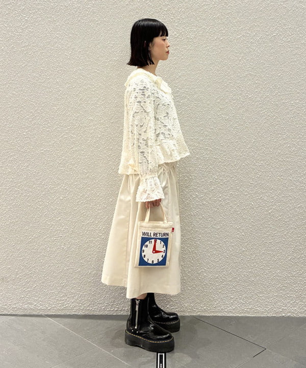 りかちょび/岸本梨佳さんの「ジャカード フリルカラー ペプラム ブラウス」を使ったコーディネート