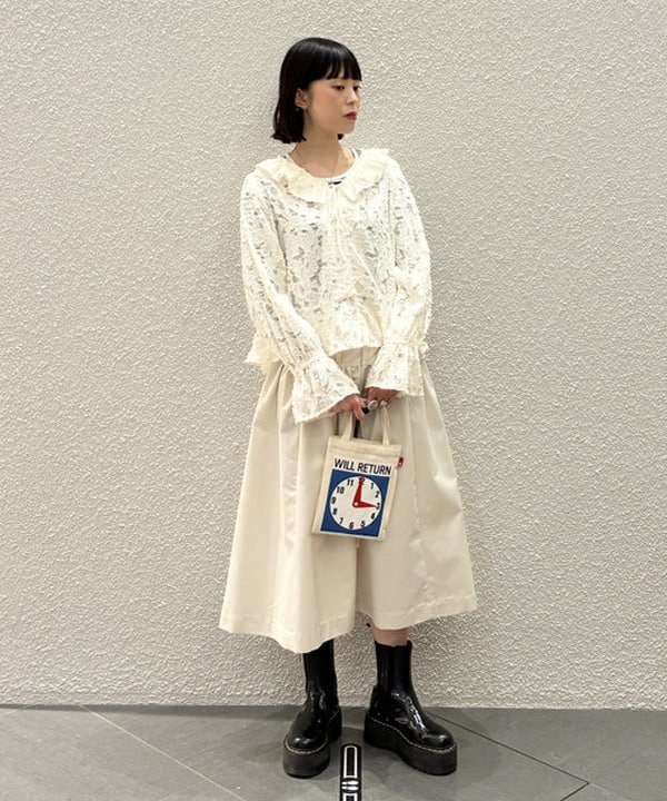 りかちょび/岸本梨佳さんの「ジャカード フリルカラー ペプラム ブラウス」を使ったコーディネート