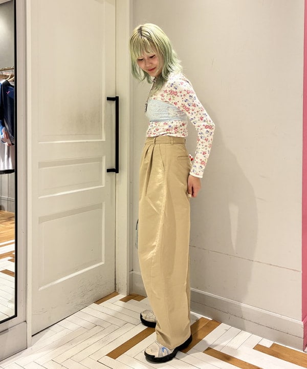 はっとりさんの「BEAMS WOMEN｜クロコ フラップ バッグ」を使ったコーディネート