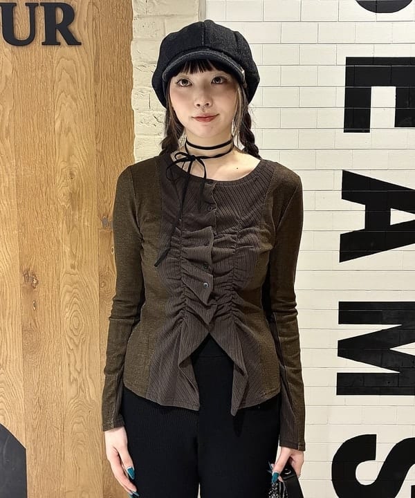江口 息吹さんの「BEAMS WOMEN｜ラインストーン バッグ」を使ったコーディネート