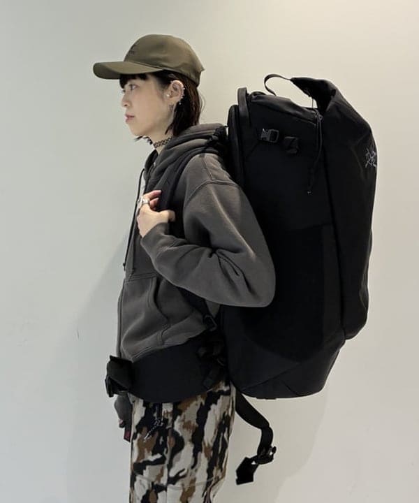 りかちょび/岸本梨佳さんの「BEAMS WOMEN｜【別注】HEAR MY NAME &times; maturely / プリント ジップ フーディー」を使ったコーディネート