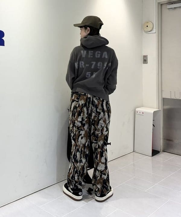 りかちょび/岸本梨佳さんの「BEAMS WOMEN｜【別注】HEAR MY NAME &times; maturely / プリント ジップ フーディー」を使ったコーディネート