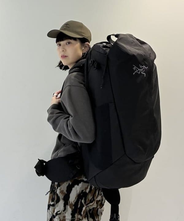 りかちょび/岸本梨佳さんの「BEAMS WOMEN｜【別注】HEAR MY NAME &times; maturely / プリント ジップ フーディー」を使ったコーディネート