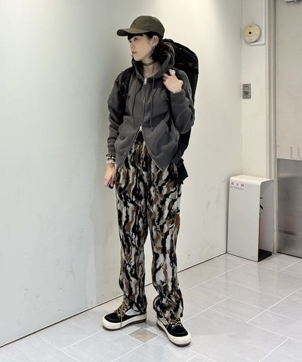りかちょび/岸本梨佳さんの「BEAMS WOMEN｜【別注】HEAR MY NAME &times; maturely / プリント ジップ フーディー」を使ったコーディネート