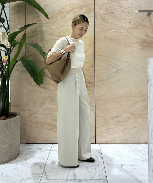 越智 里美さんの「BEAMS WOMEN｜シンプル ボートネック ニット .M」を使ったコーディネート