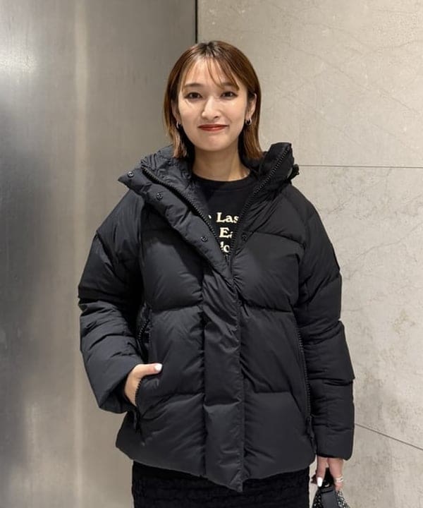松本 佳菜子さんの「BEAMS WOMEN｜ラインストーン バッグ」を使ったコーディネート