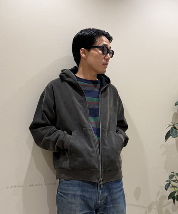 川崎 駿希さんの「BEAMS WOMEN｜フェード フルジップ フーディ」を使ったコーディネート