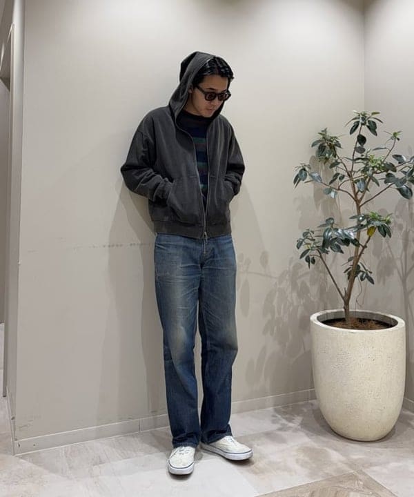 川崎 駿希さんの「BEAMS WOMEN｜フェード フルジップ フーディ」を使ったコーディネート