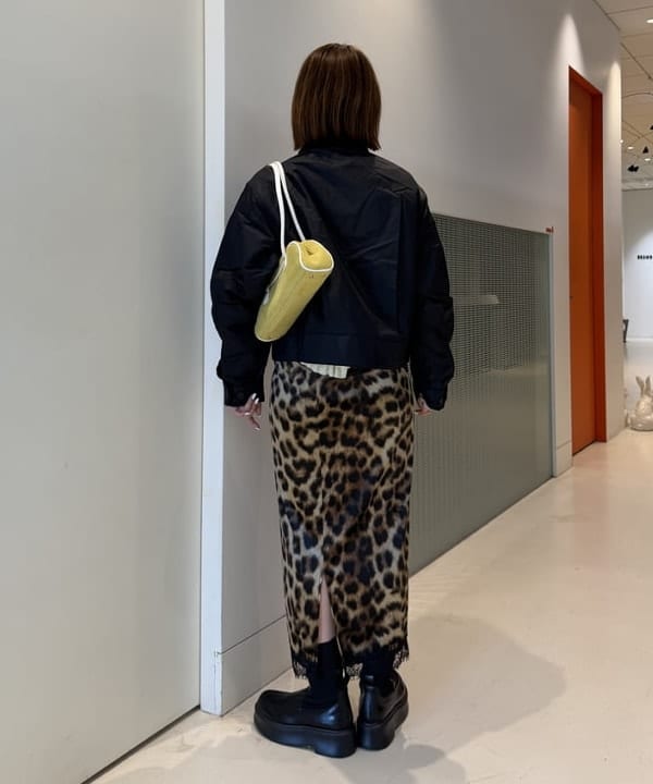松本 佳菜子さんの「BEAMS WOMEN｜フェイク スエード コンビ バッグ」を使ったコーディネート