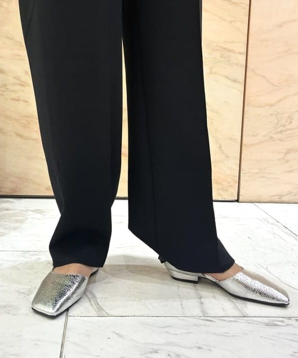 越智 里美さんの「BEAMS WOMEN｜COGTHEBIGSMOKE / ORLY クルーネック トップス」を使ったコーディネート