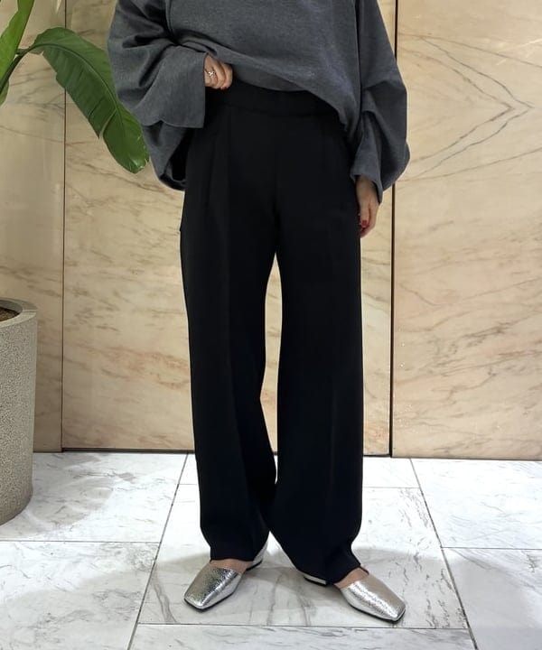 越智 里美さんの「BEAMS WOMEN｜COGTHEBIGSMOKE / ORLY クルーネック トップス」を使ったコーディネート