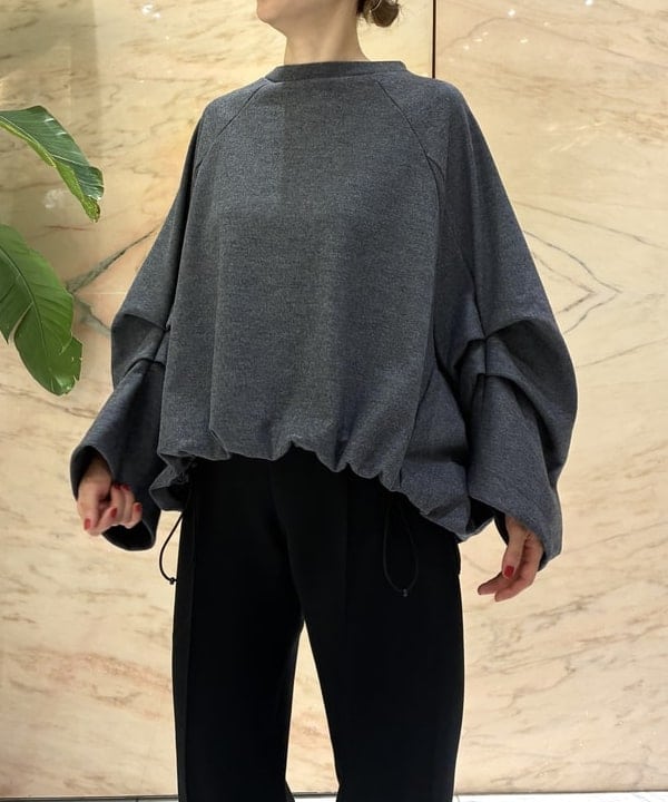 越智 里美さんの「BEAMS WOMEN｜COGTHEBIGSMOKE / ORLY クルーネック トップス」を使ったコーディネート