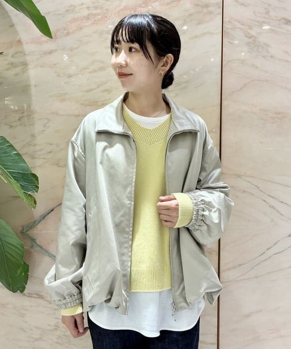 中丸　栞さんの「BEAMS WOMEN｜サテン パフ ブルゾン」を使ったコーディネート