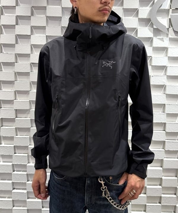 三宅 雄平さんの「BEAMS WOMEN｜ARC&rsquo;TERYX / Beta SL Jacket」を使ったコーディネート
