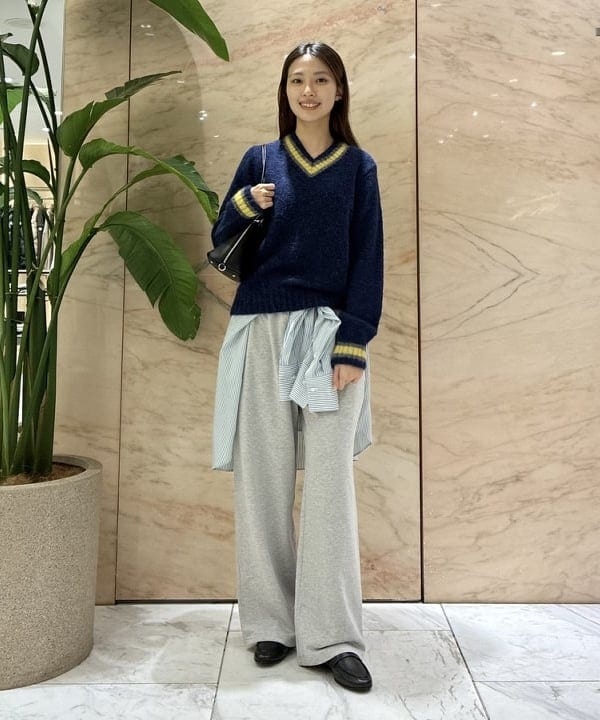 茂野 真楓さんの「BEAMS WOMEN｜SLOANE / 5ゲージ チルデン Vネック ロングスリーブ ニット」を使ったコーディネート