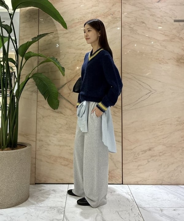 茂野 真楓さんの「BEAMS WOMEN｜SLOANE / 5ゲージ チルデン Vネック ロングスリーブ ニット」を使ったコーディネート