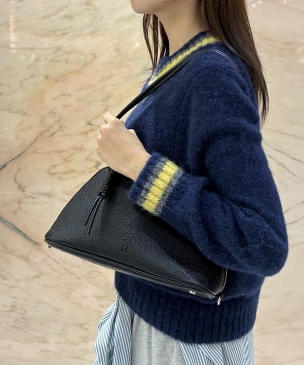 茂野 真楓さんの「BEAMS WOMEN｜SLOANE / 5ゲージ チルデン Vネック ロングスリーブ ニット」を使ったコーディネート