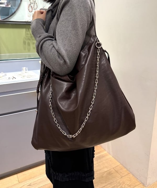 うららさんの「BEAMS WOMEN｜フェイク レザー チェーン バッグ」を使ったコーディネート