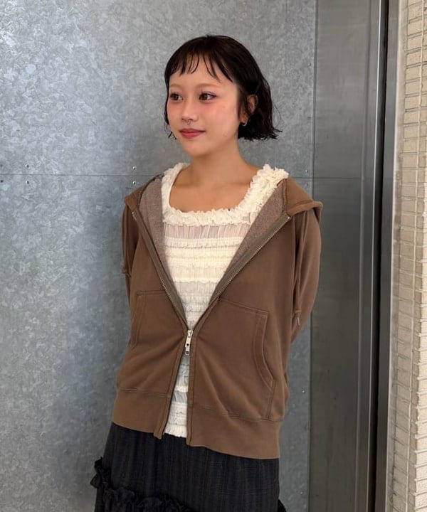 リズさんの「BEAMS WOMEN｜【別注】SCREEN STARS / フルジップ パーカー」を使ったコーディネート
