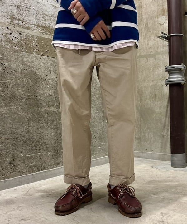 山下 勝利さんの「BEAMS WOMEN｜BEAMS PLUS｜2 Pleats Tapered Twill｜メンズ  チノパン｜オールシーズン」を使ったコーディネート