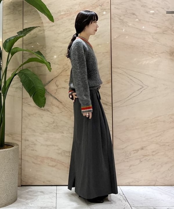 中丸　栞さんの「BEAMS WOMEN｜マニッシュ Iライン スカート .M」を使ったコーディネート