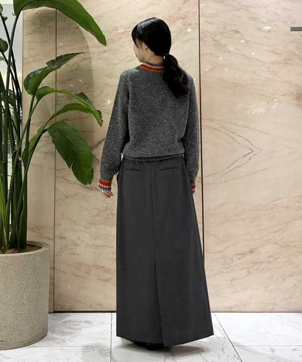 中丸　栞さんの「BEAMS WOMEN｜マニッシュ Iライン スカート .M」を使ったコーディネート
