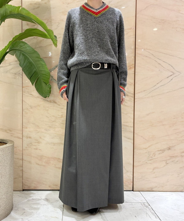 中丸　栞さんの「BEAMS WOMEN｜マニッシュ Iライン スカート .M」を使ったコーディネート