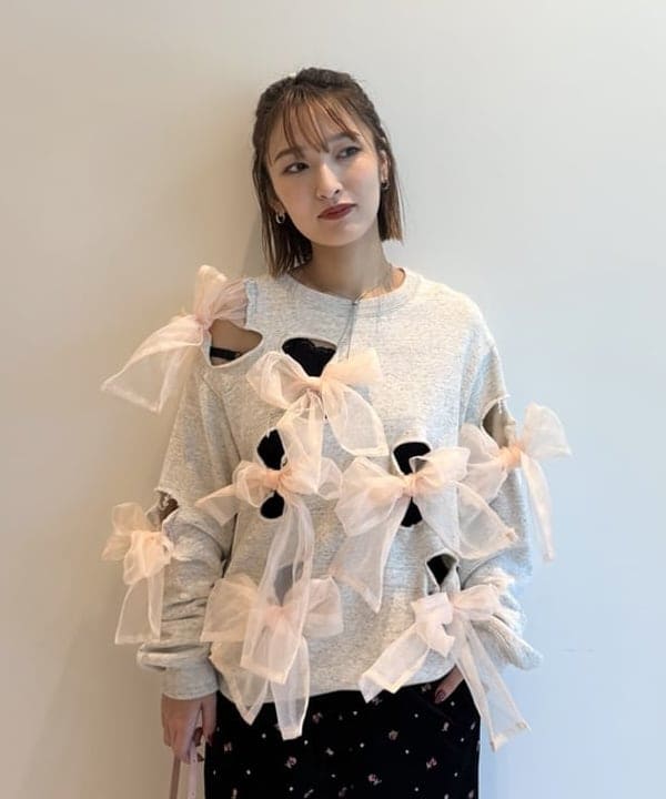 松本 佳菜子さんの「BEAMS WOMEN｜刺繍 ベロア イージー パンツ」を使ったコーディネート