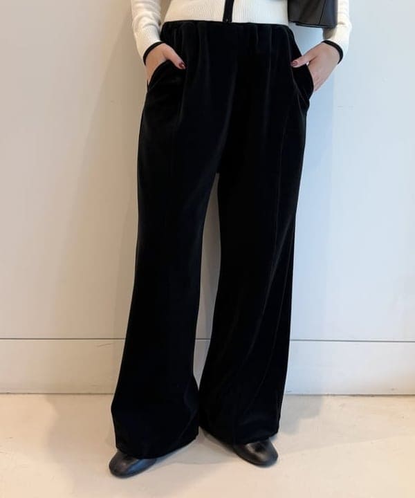 松本 佳菜子さんの「BEAMS WOMEN｜ベロア イージー ワイド パンツ」を使ったコーディネート