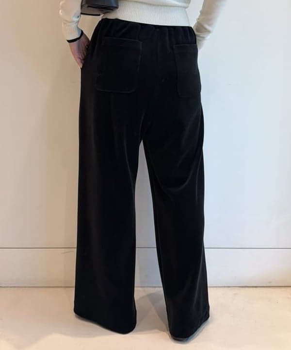 松本 佳菜子さんの「BEAMS WOMEN｜ベロア イージー ワイド パンツ」を使ったコーディネート