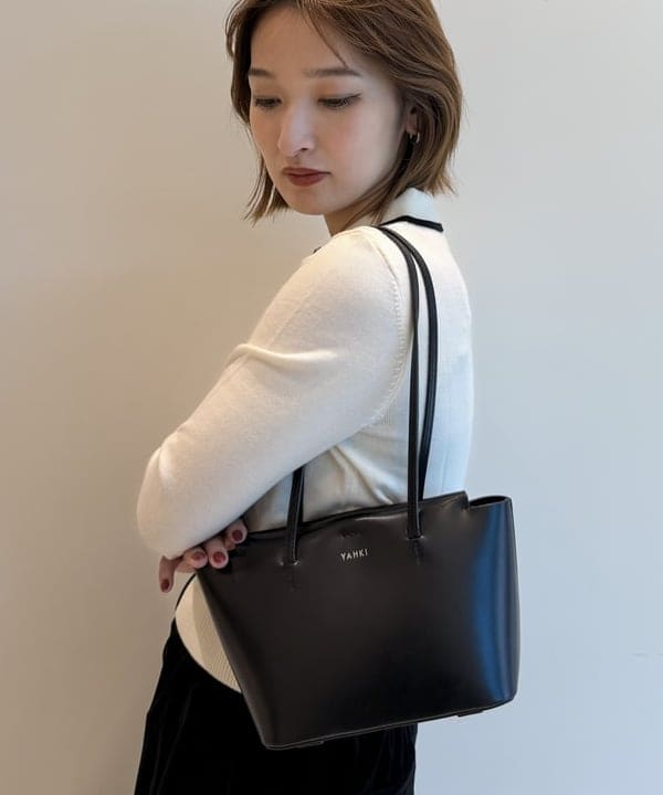 松本 佳菜子さんの「BEAMS WOMEN｜ベロア イージー ワイド パンツ」を使ったコーディネート