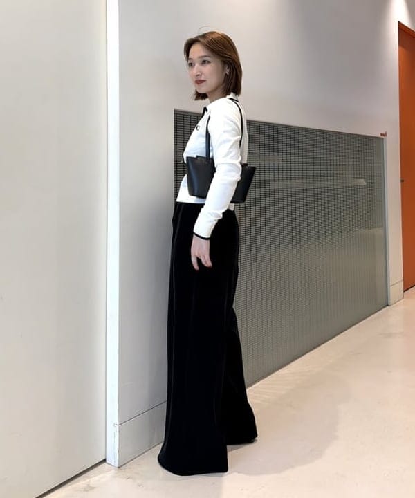 松本 佳菜子さんの「BEAMS WOMEN｜ベロア イージー ワイド パンツ」を使ったコーディネート