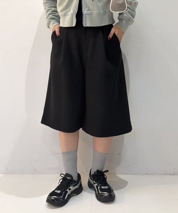 松本 佳菜子さんの「BEAMS WOMEN｜フェイク スエード コンビ バッグ」を使ったコーディネート