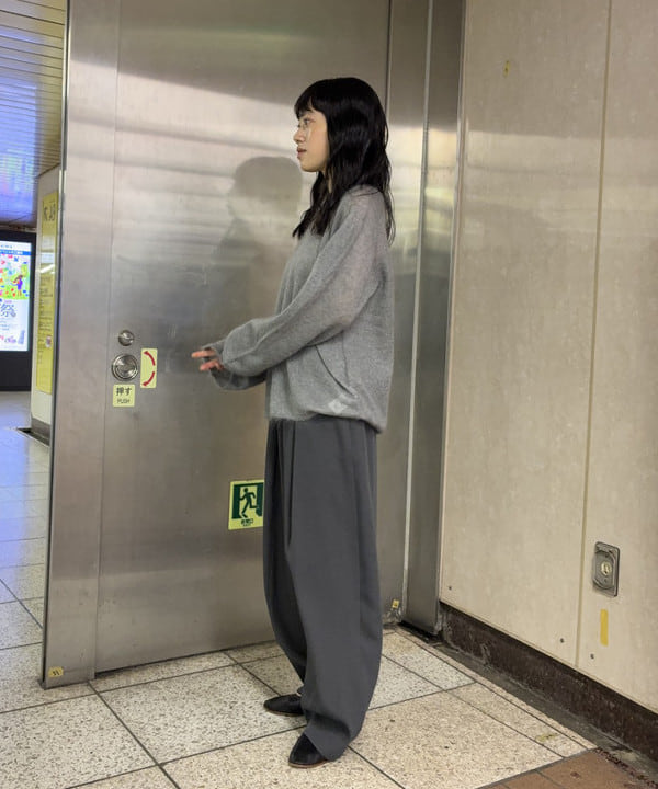 野村 美紅さんの「BEAMS WOMEN｜モヘヤ シルク ロングスリーブニット」を使ったコーディネート