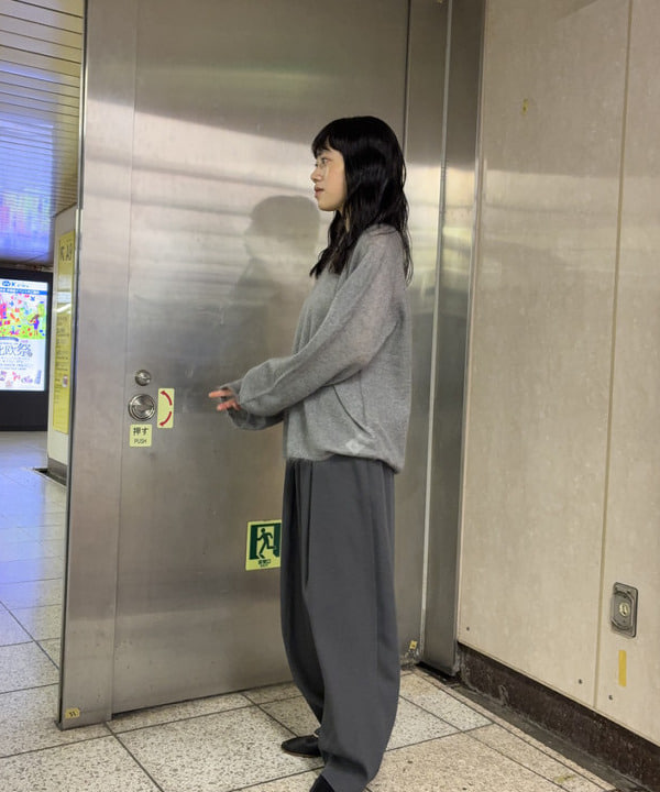 野村 美紅さんの「BEAMS WOMEN｜モヘヤ シルク ロングスリーブニット」を使ったコーディネート