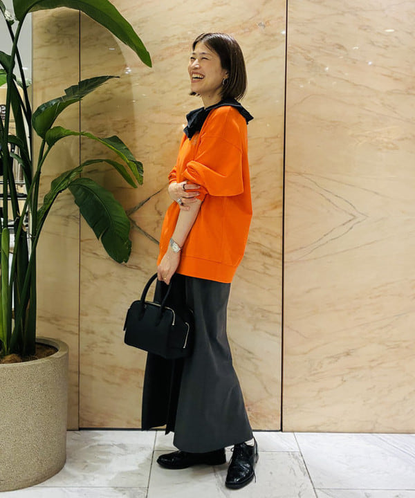 岩沢 珠代さんの「BEAMS WOMEN｜【別注】Ofr. Paris &times; Demi-Luxe BEAMS / ロゴ スウェット」を使ったコーディネート