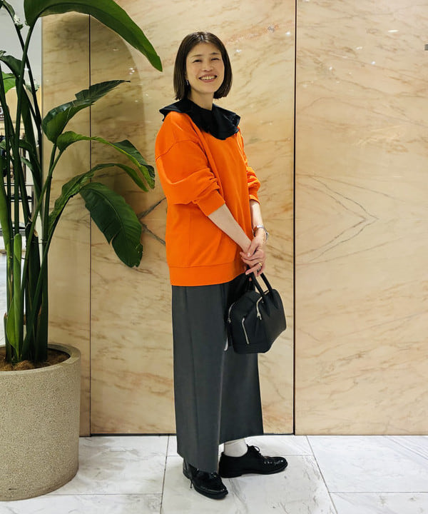 岩沢 珠代さんの「BEAMS WOMEN｜【別注】Ofr. Paris &times; Demi-Luxe BEAMS / ロゴ スウェット」を使ったコーディネート
