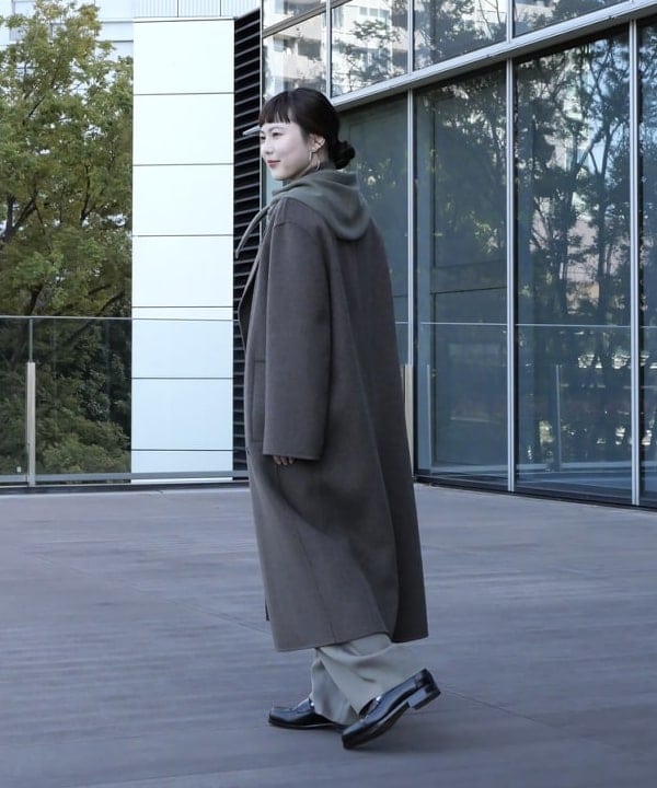 Ichika Hondaさんの「BEAMS WOMEN｜イージー バレル パンツ」を使ったコーディネート