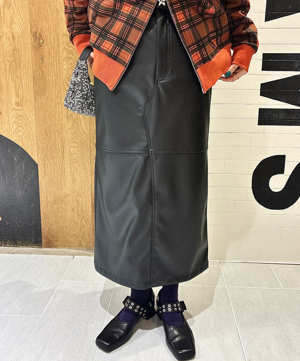 江口 息吹さんの「BEAMS WOMEN｜ラインストーン バッグ」を使ったコーディネート