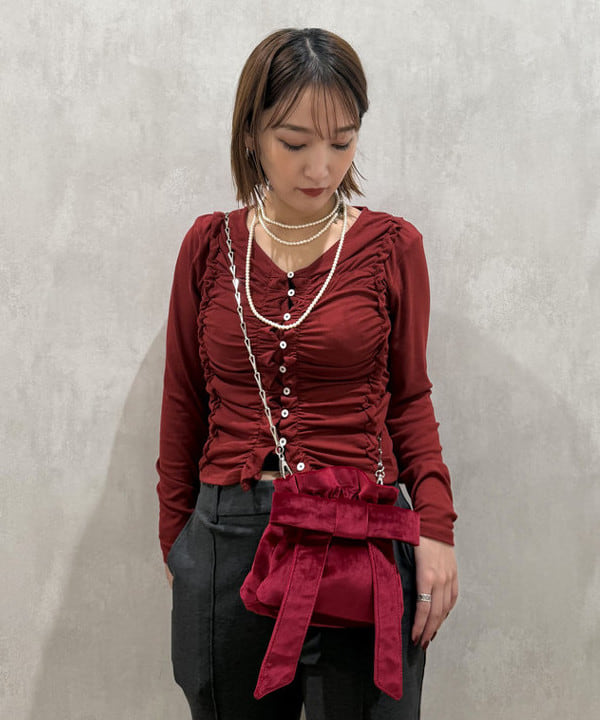 松本 佳菜子さんの「BEAMS WOMEN｜ベロア リボン チェーン バッグ」を使ったコーディネート