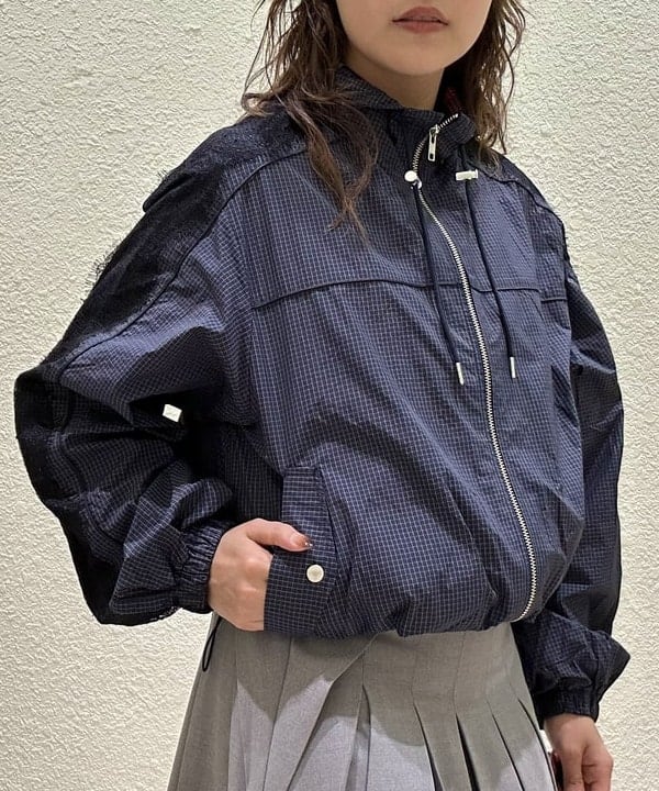 リサさんの「レース ライン トラック ジャケット」を使ったコーディネート