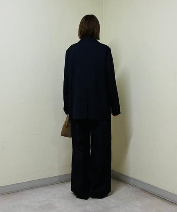 岩沢 珠代さんの「BEAMS WOMEN｜Wool 2Tuck Trousers」を使ったコーディネート