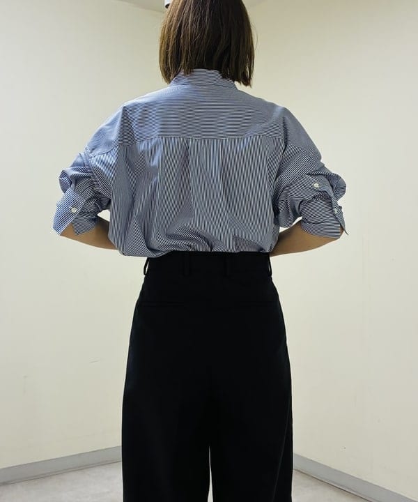 岩沢 珠代さんの「BEAMS WOMEN｜Wool 2Tuck Trousers」を使ったコーディネート