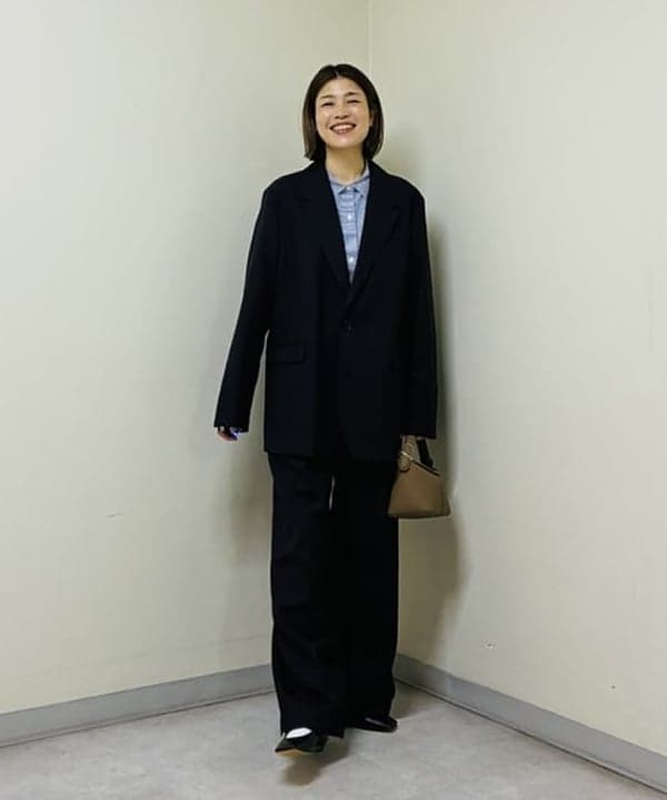 岩沢 珠代さんの「BEAMS WOMEN｜Wool 2Tuck Trousers」を使ったコーディネート