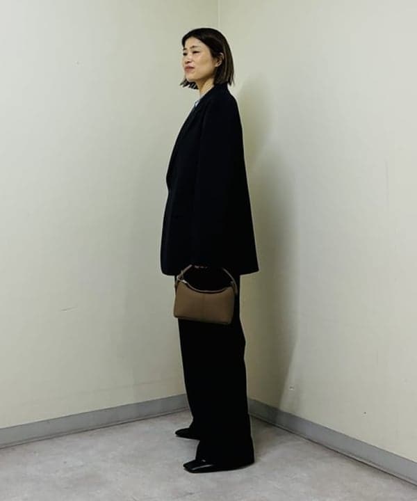 岩沢 珠代さんの「BEAMS WOMEN｜Wool 2Tuck Trousers」を使ったコーディネート