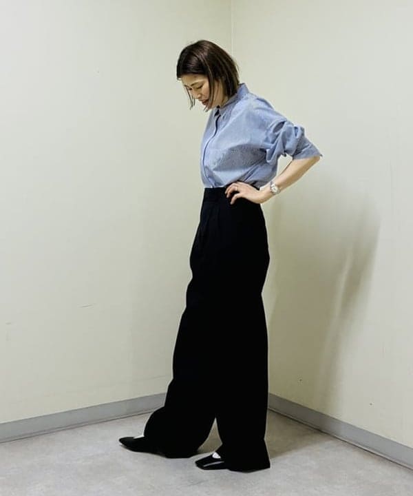 岩沢 珠代さんの「BEAMS WOMEN｜Wool 2Tuck Trousers」を使ったコーディネート