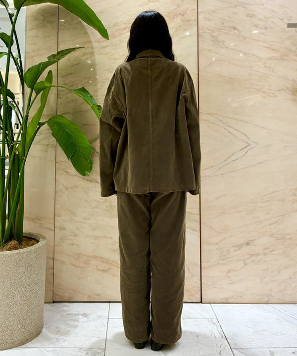 中丸　栞さんの「BEAMS WOMEN｜INSCRIRE / コーデュロイ ワークジャケット」を使ったコーディネート