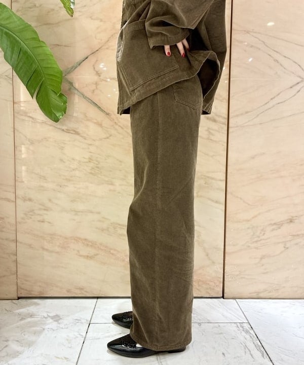 中丸　栞さんの「BEAMS WOMEN｜INSCRIRE / コーデュロイ ワークジャケット」を使ったコーディネート
